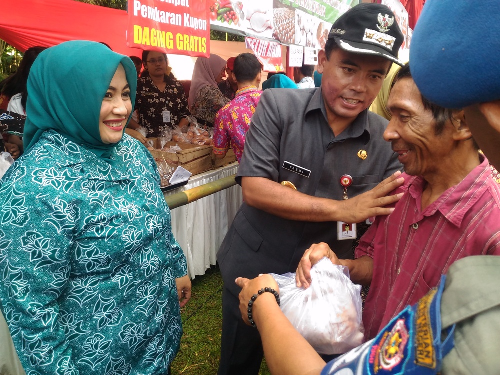 Bupati Tasdi : Pasar Murah Harus Tepat Sasaran