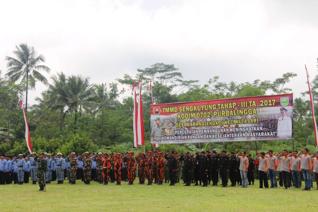 Jalan Makadam Buka Akses Karangjengkol-Serang.