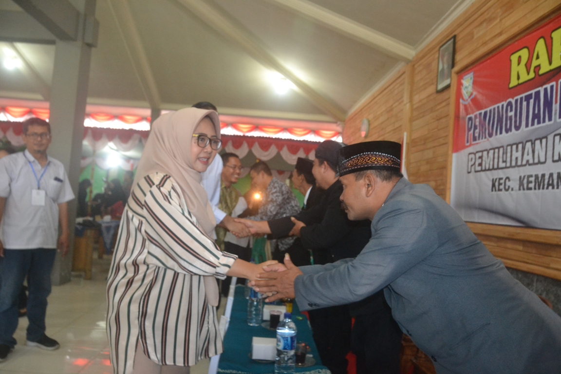 Plt Bupati Pantau Pemungutan Suara Pilkades ke 9 Desa