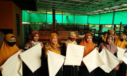 Kain Tenun Tumanggal Tembus Pasar Amerika