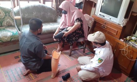 Baznas Purbalingga Bantu Bu Ngasiah Kaki Palsu