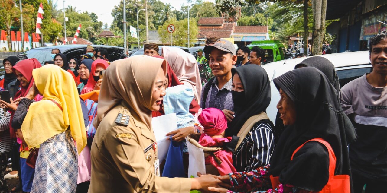 Tampilkan Produk Unggulan, Stand UMKM Ramai Diserbu Pengunjung