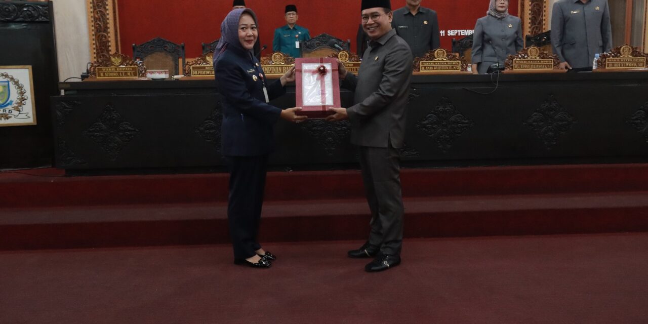 Penyerahan Raperda APBD 2024 Kepada DPRD