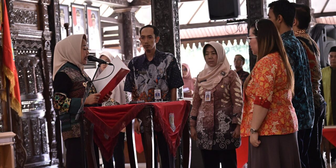 Lantik 85 Pejabat, Bupati Tiwi Ingatkan ASN Kompak dan Hilangkan Ego Sektoral