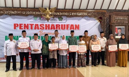 Baznas dan Kemenag Purbalingga Salurkan Zakat Rp377 Juta untuk 370 Mustahik