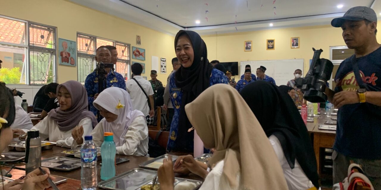 Hari Pertama Program Makan Bergizi Gratis di Purbalingga, 9.540 Siswa di 37 Sekolah Nikmati Makanan Sehat