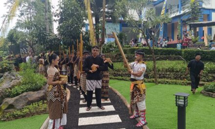 Jelang Ramadhan, Masyarakat Tumpah Ruah Ikuti Bersih Sumber Owabong