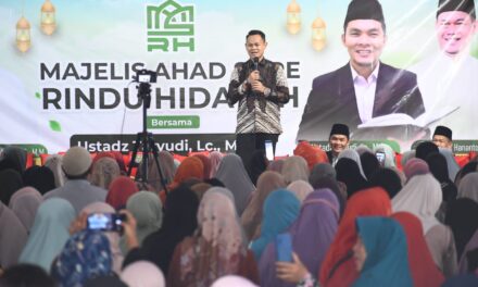 Hadiri Majelis Ahad Sore Rindu Hidayah, Bupati Fahmi Disambut Hangat Jamaah