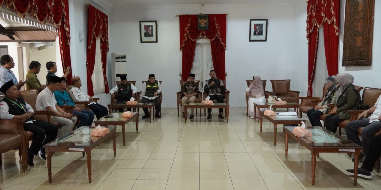 Gerakan Cinta Zakat, Bupati Fahmi Serahkan Zakat Maal Via BAZNAS