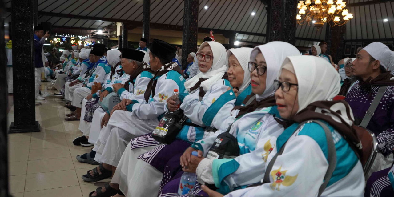Tangis Haru Iringi Keberangkatan 382 Jemaah Calhaj Purbalingga ke Donohudan