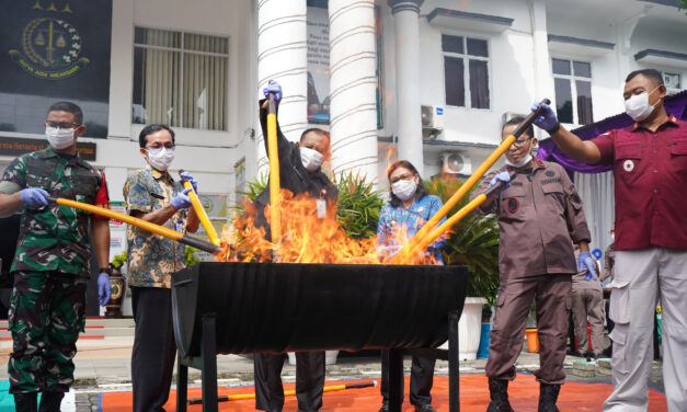 Kejari Purbalingga Musnahkan Barang Bukti 25 Perkara yang Telah Berkekuatan Hukum Tetap