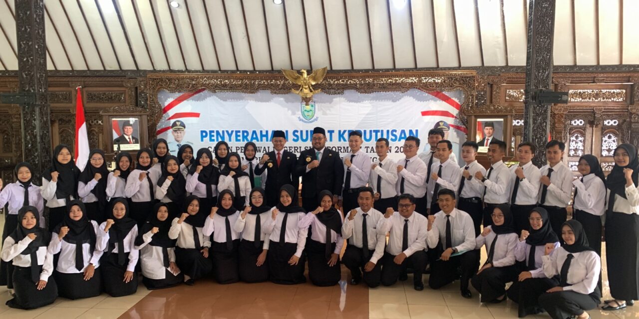 Serahkan SK CPNS Formasi 2024, Bupati Fahmi Tekankan Profesionalisme dan Amanah dalam Bertugas