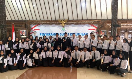 Serahkan SK CPNS Formasi 2024, Bupati Fahmi Tekankan Profesionalisme dan Amanah dalam Bertugas