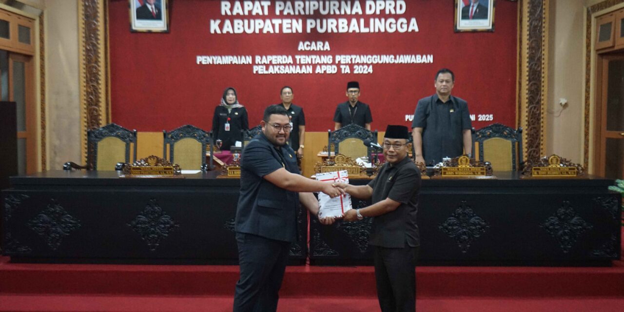 Wabup Purbalingga Serahkan Raperda Pertanggungjawaban Pelaksanaan APBD 2024