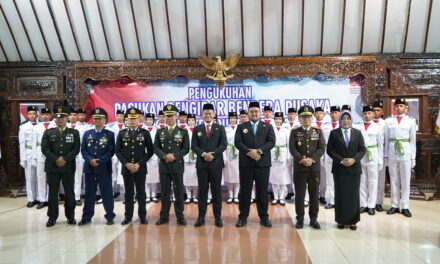 Bupati Fahmi Kukuhkan 30 Anggota Paskibraka, Tekankan Peran sebagai Duta TeladanĀ