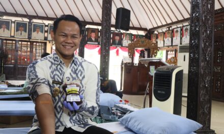 Donor Darah Massal dan Cek Kesehatan Gratis, Bupati Purbalingga Ikut Donorkan Darah di Hari Ulang Tahunnya
