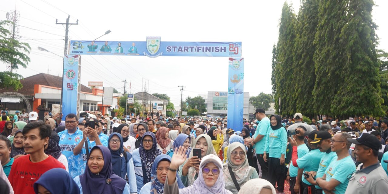 Ribuan Peserta Meriahkan Jalan Sehat di Alun-Alun Purbalingga