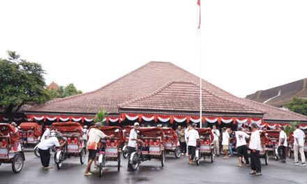 100 Tukang Becak di Purbalingga Terima Bantuan Becak Listrik dari Presiden Prabowo
