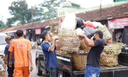 Wujudkan Ruang Publik Bersih dan Nyaman, Aksi Bersih Sampah Serentak Digelar di Pasar Segamas