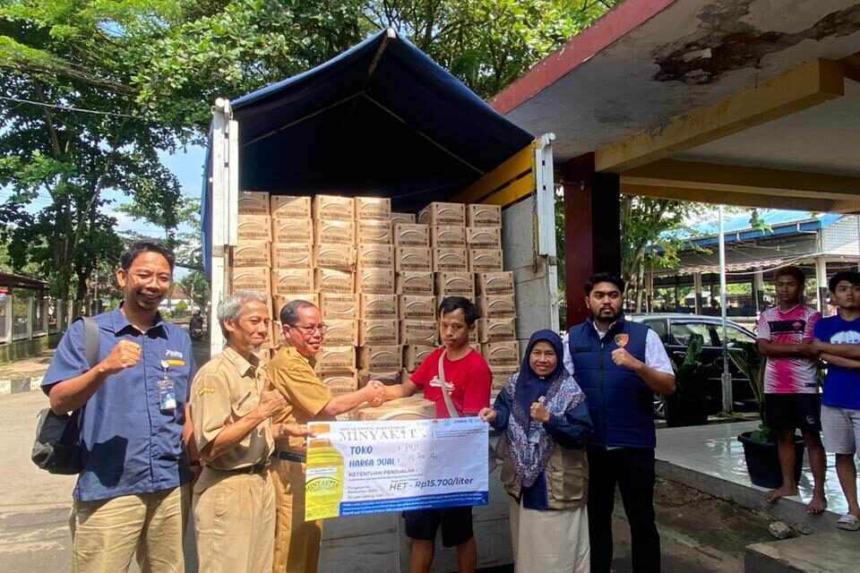 Jelang Ramadan, Pemkab Purbalingga Salurkan 11.400 Liter Minyakita di Pasar Segamas untuk Jaga Harga Terjangkau
